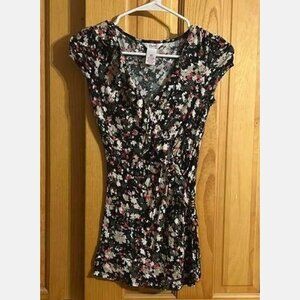 Candies Sz XS Floral Knit Top Faux Wrap Look Cap Sleeves. Darling!!!